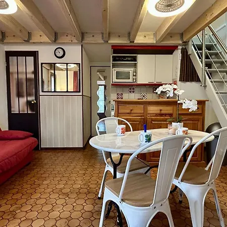 Pavillon Avec Piscine Collective Proche Grazel - Gn020-001 וילה