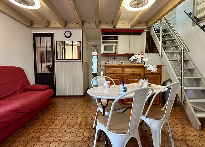Pavillon Avec Piscine Collective Proche Grazel - Gn020-001 וילה